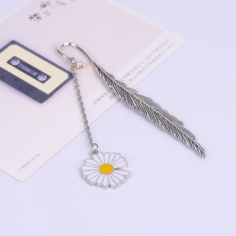 Korea Creative Stationery Cartoon Metal Feather Bookmark Daisy Rabbit Carrot Student Gift Reading Prize Wholesale |