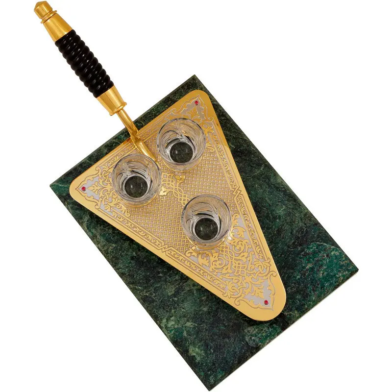 Рисунок 2 - Строительный мастерок на камне