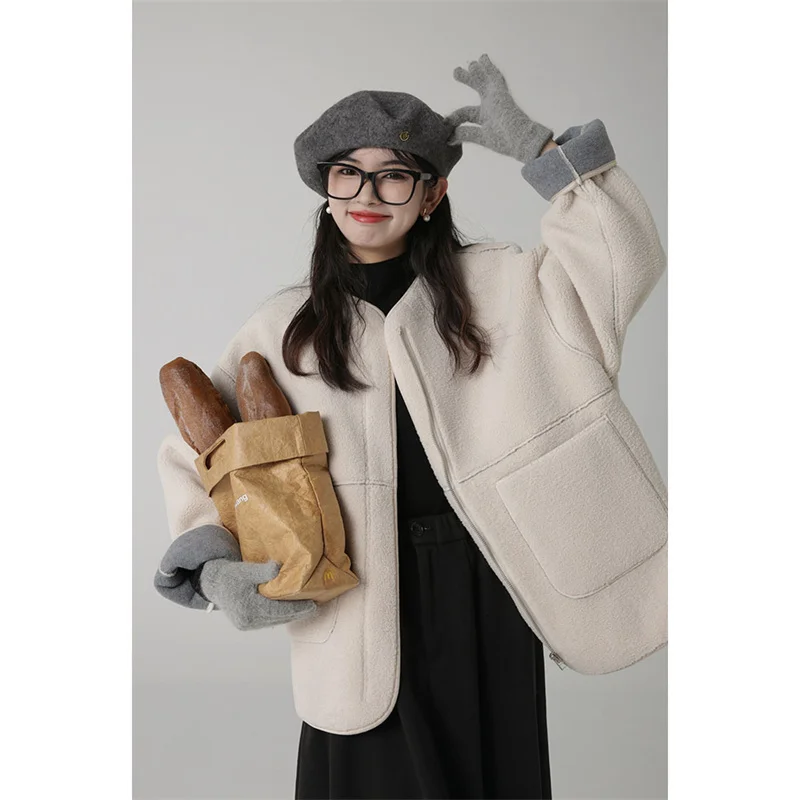 

Женская Утепленная зимняя куртка из овечьей шерсти