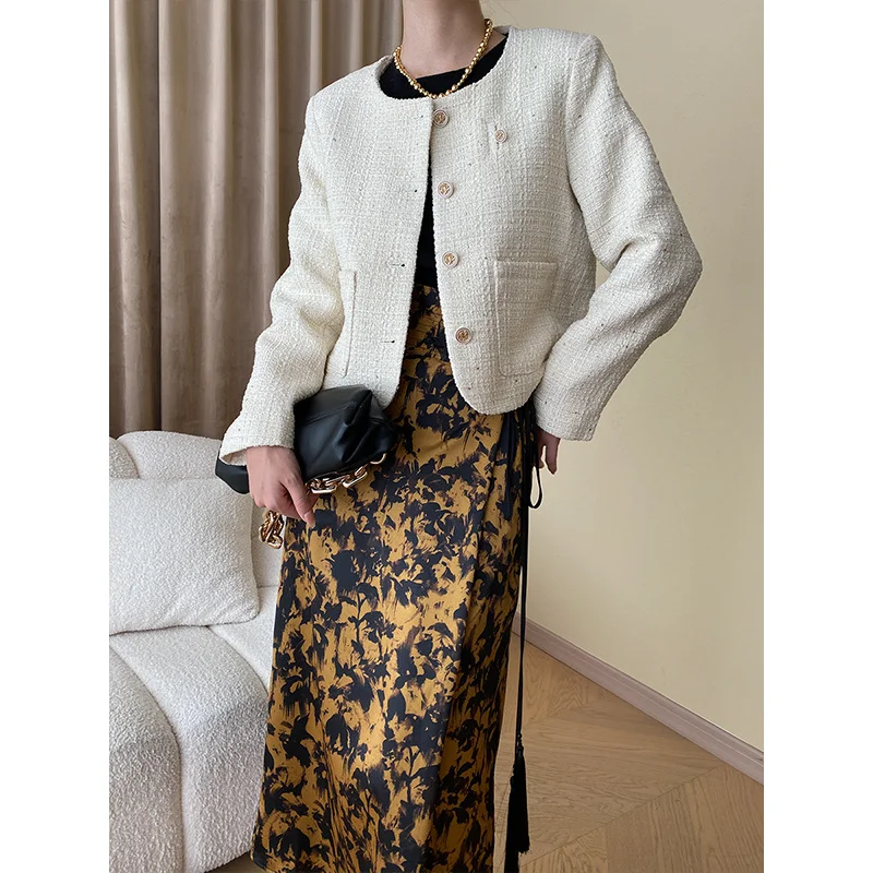 Рисунок 3 - Женский твидовый пиджак с круглым вырезом