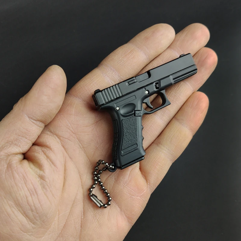 

Metal 1:3 Glock G17 Pistol Gun Miniature Model Alloy Keychain Gift Backpack Pendant Decoration Gift Toy Trend Boy Favorite
