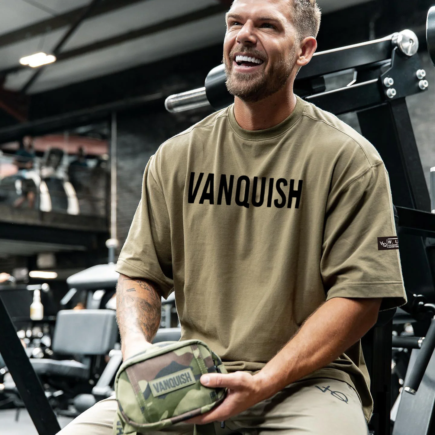 

Футболка мужская Спортивная с коротким рукавом и круглым вырезом