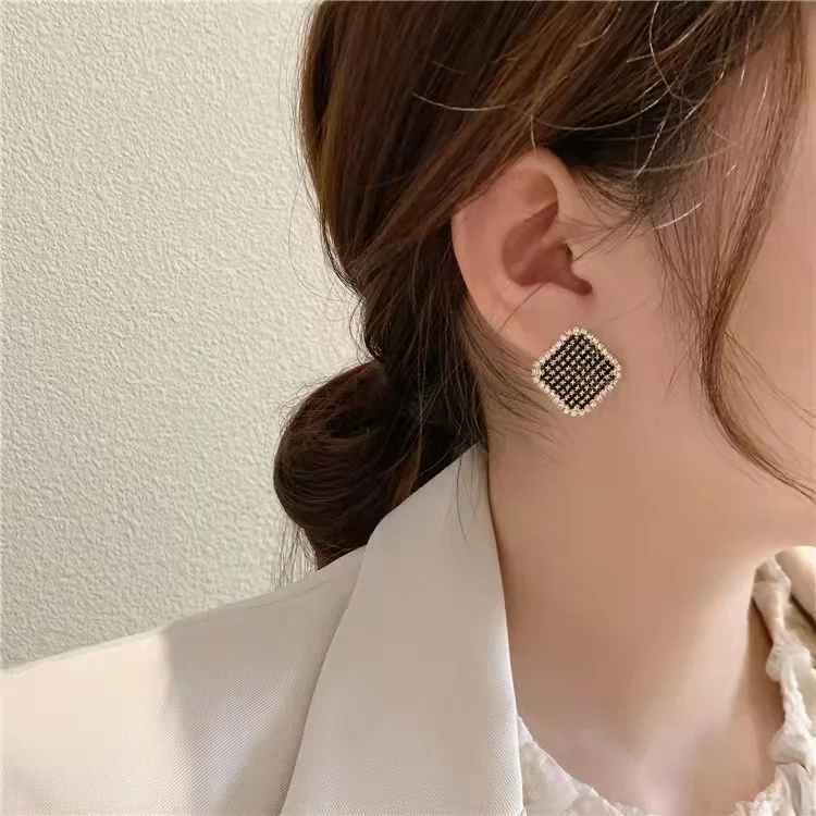 

INS Style Imitation Diamond Silver Needle Y2K Style Women's Earrings Perforated Puek Vintage Black Square Shiny Full Diamond