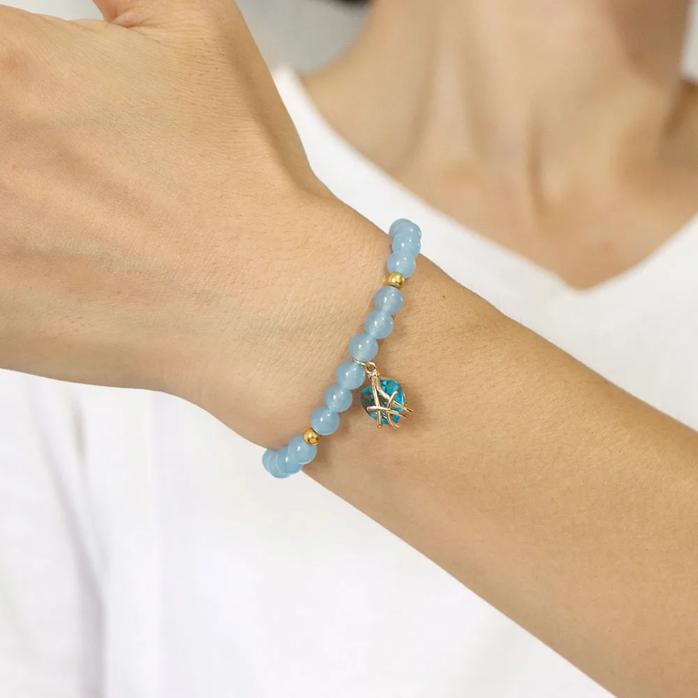 Браслет с бусинами из ляпис-лазурита браслет золотого цвета подвесками в форме