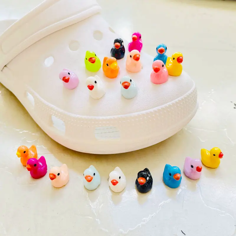 New 1Pcs Colorful Crystal Duck Shoe Button Charms Children Lovely Shoe Buckle Accessories For Wristband Croc Jibz Kid Party Gift