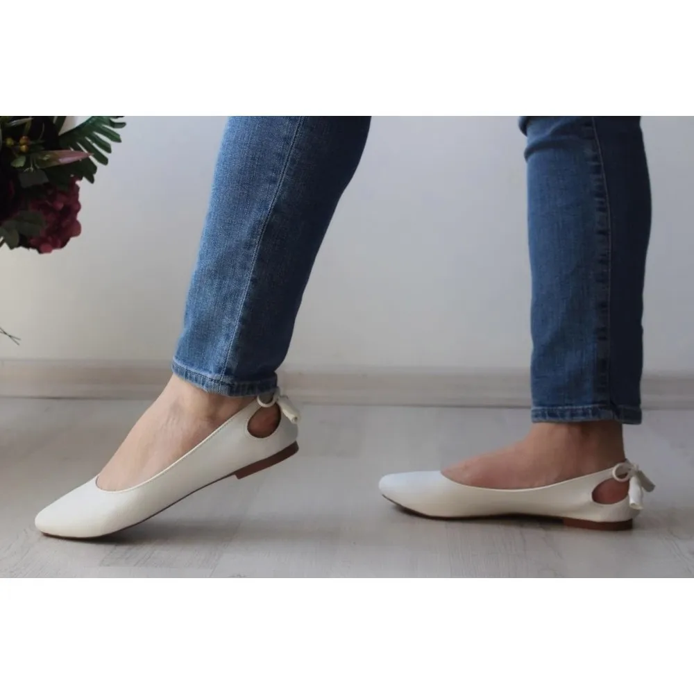 

Dorlie White Women Ballerina Back Bow Detaylı