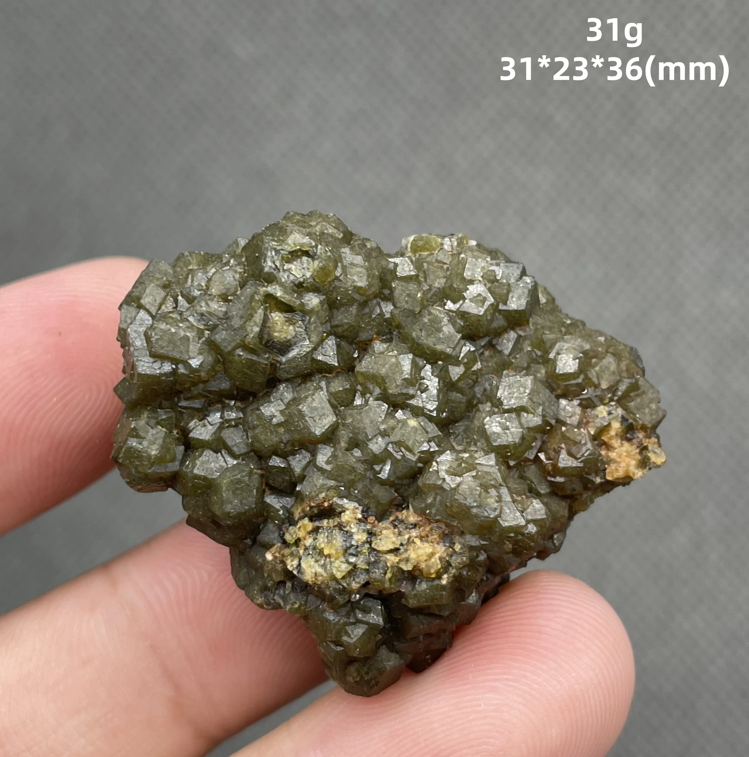 

Образец минералов Андредит (Меланит), кварц и камни, Фэншуй