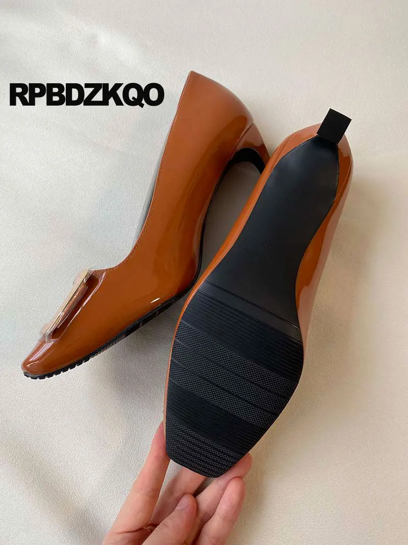 Женские туфли-лодочки из лакированной кожи на толстом блочном каблуке с