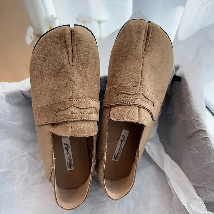 Женская обувь в стиле ретро универсальные осенние лоферы на меху женская новая