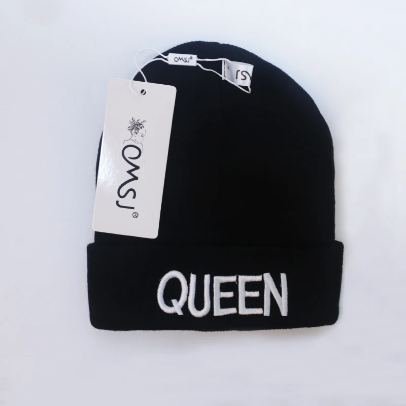 Теплая зимняя вязаная шапка с вышитыми буквами для женщин и мужчин лыжная KING QUEEN