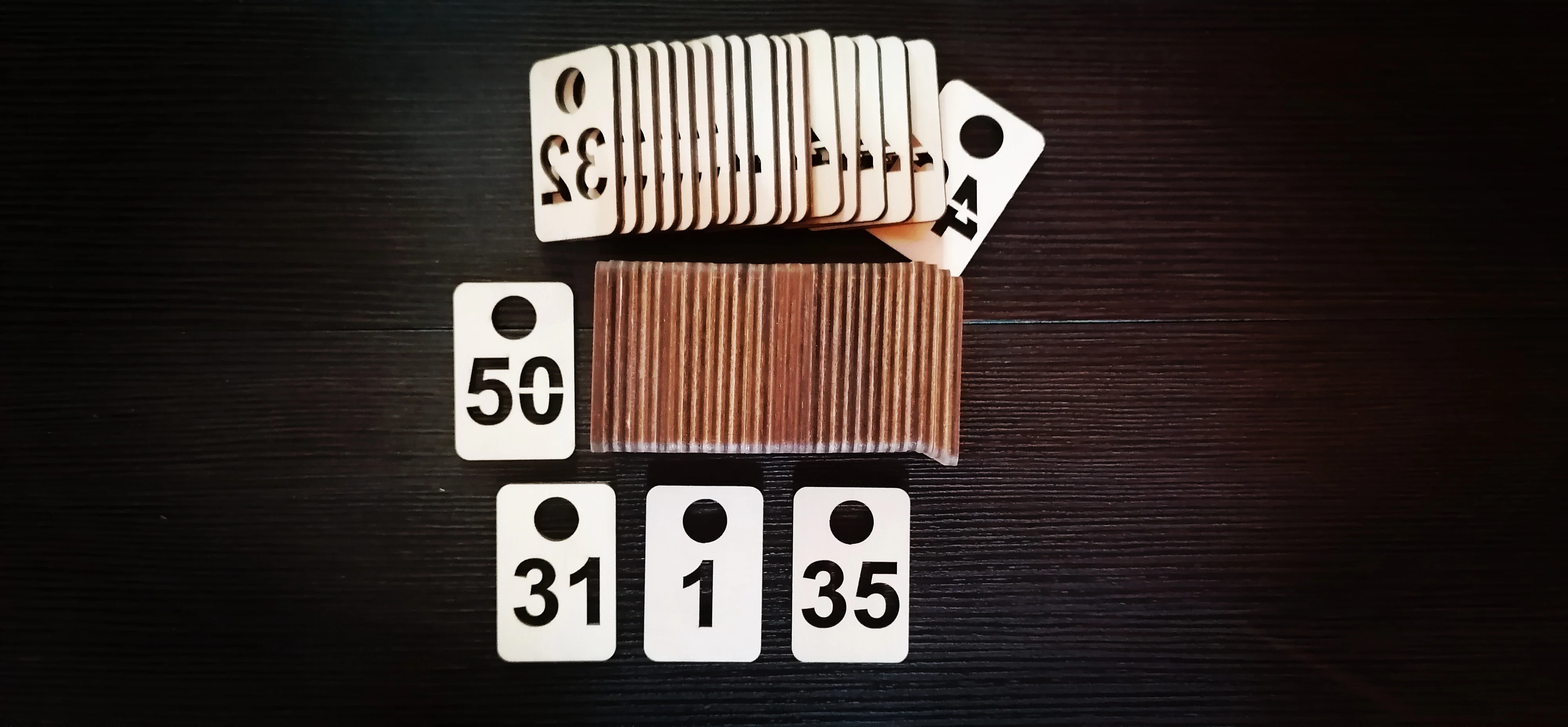 Номерки Гардеробные от 1 до 50 / прямоугольные ушко 9х20 мм фанера 4 |