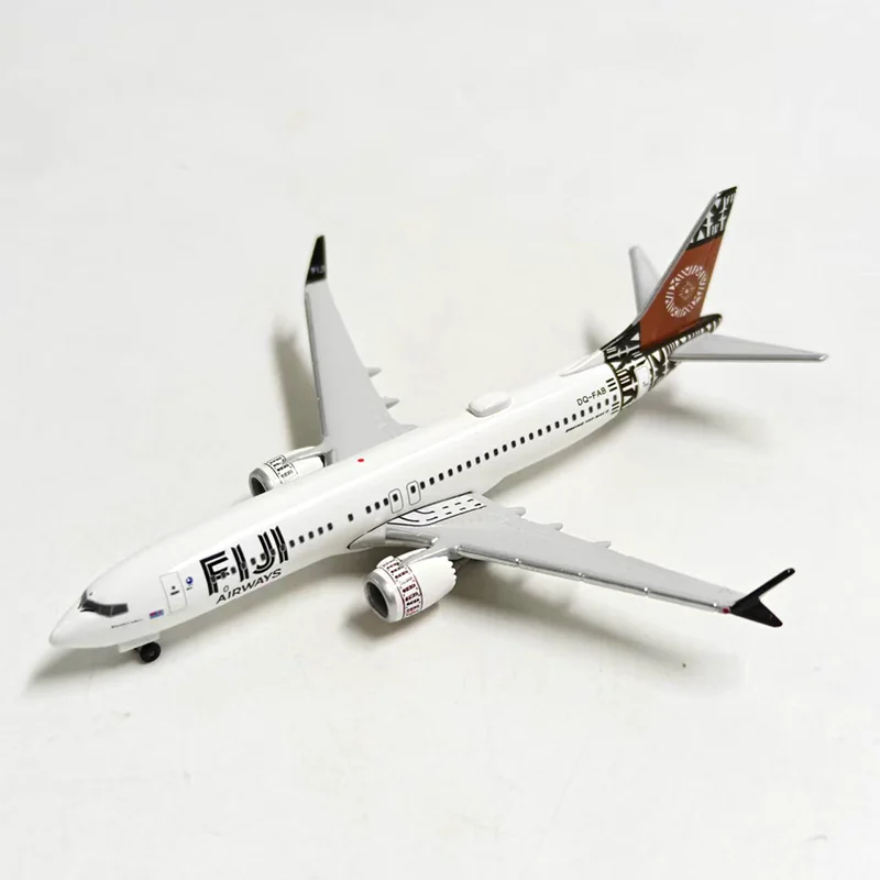 Фото Модель пассажирского самолета Herpa Diecast Alloy 1:500, масштаб 1:500, Fiji Boeing 737 MAX 8 537117, для коллекций и демонстрации. №4