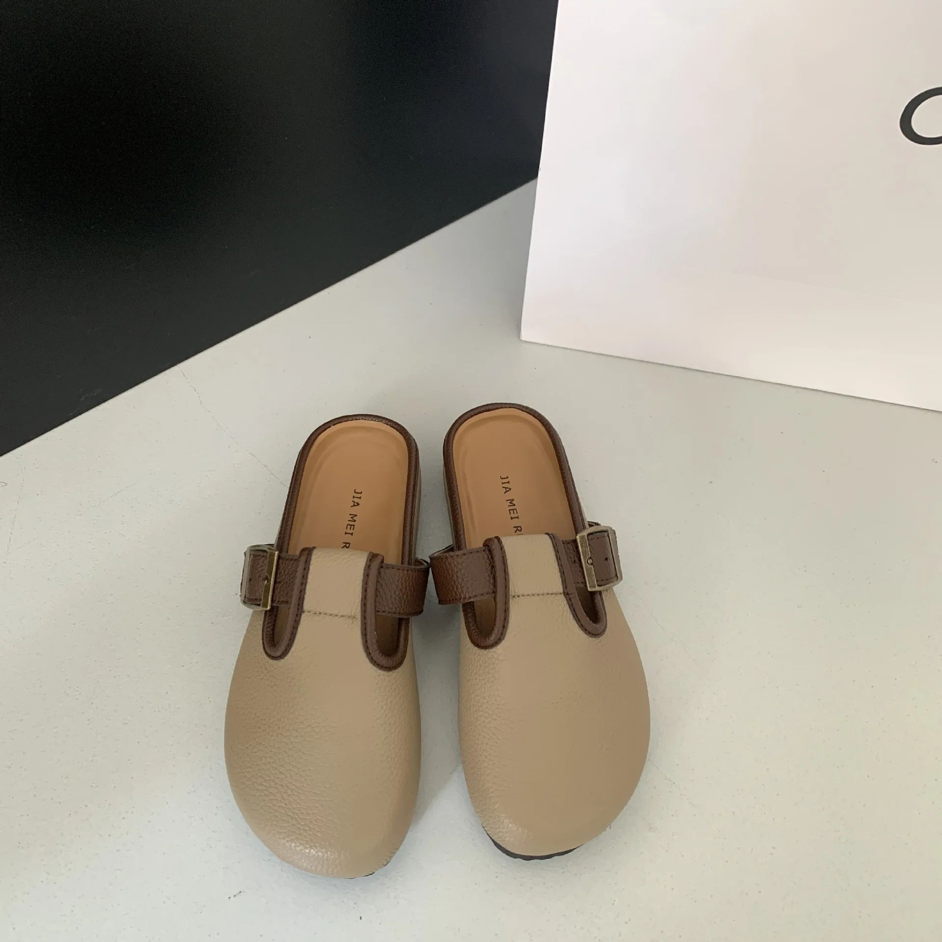 

Туфли женские резиновые на низком каблуке, с закрытым носком, в римском стиле