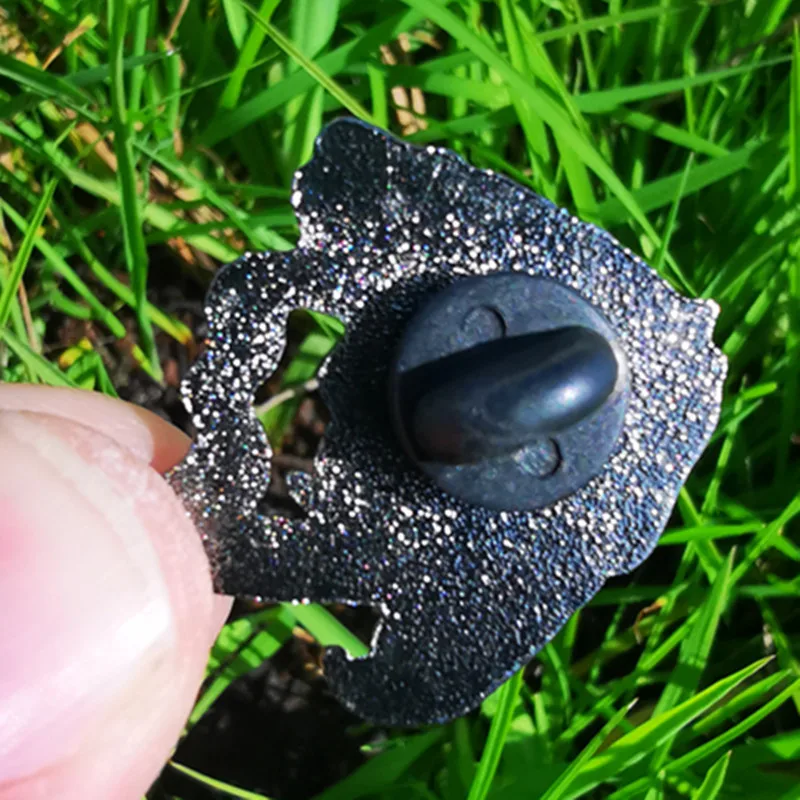 Эмалированная брошь в виде сигары красный ад дьявол курение значок вампира