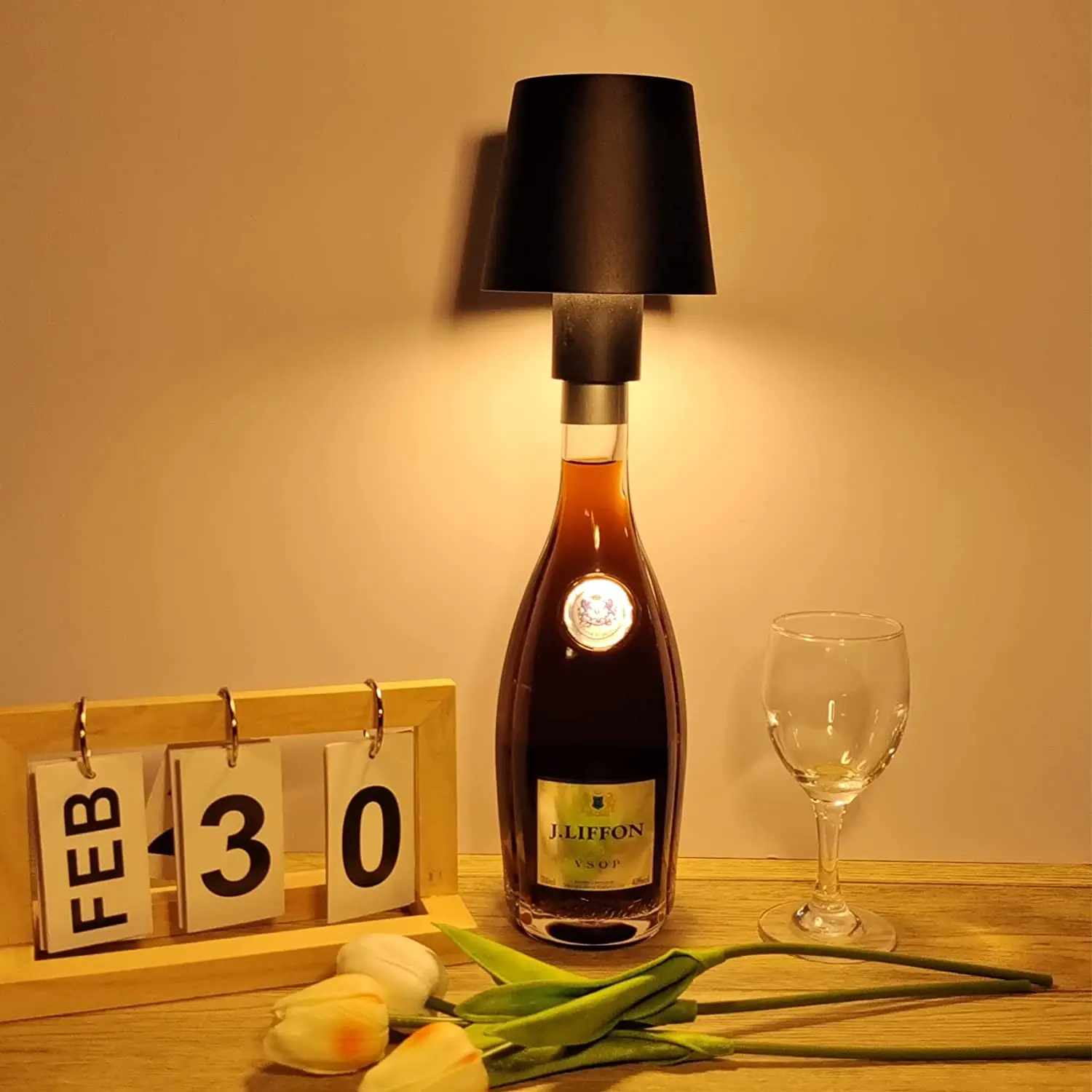 

LED Wine Bottle Touch Lamp Cordless Light 5200mAh Rechargeable Desk Lamp Outdoor Waterproof Dinning Lamp for Patio Bar Resturant