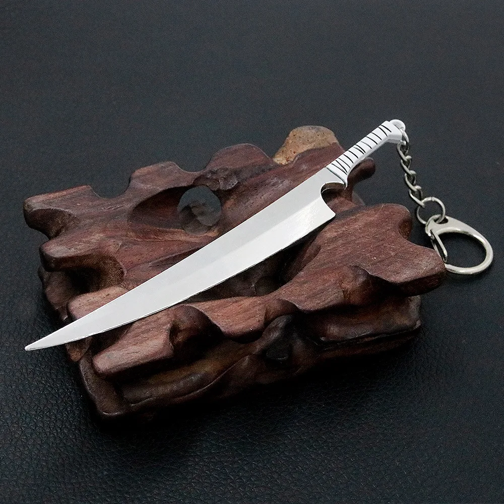 Hot Ichigo Kurosaki Keychain Anime BLEACH Cosplay Accessories Jewelry Fans Gifts Wholesale Metal Moon Chopping Blade Keychain