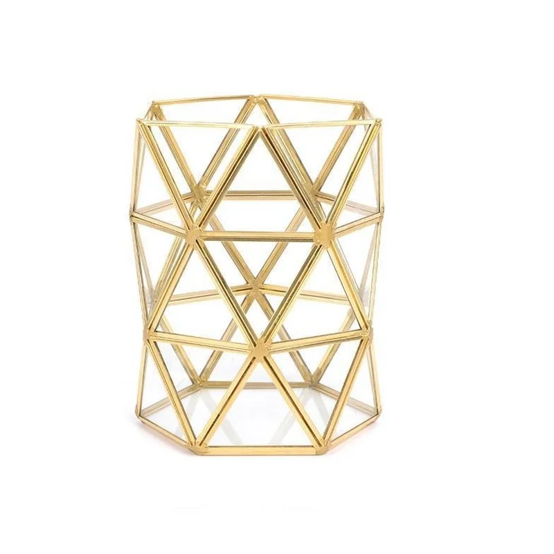 

Тюбик для хранения из золотистого металла и стекла в скандинавском стиле макияж щётка Цветочная композиция. Украшения. Мягкие украшения