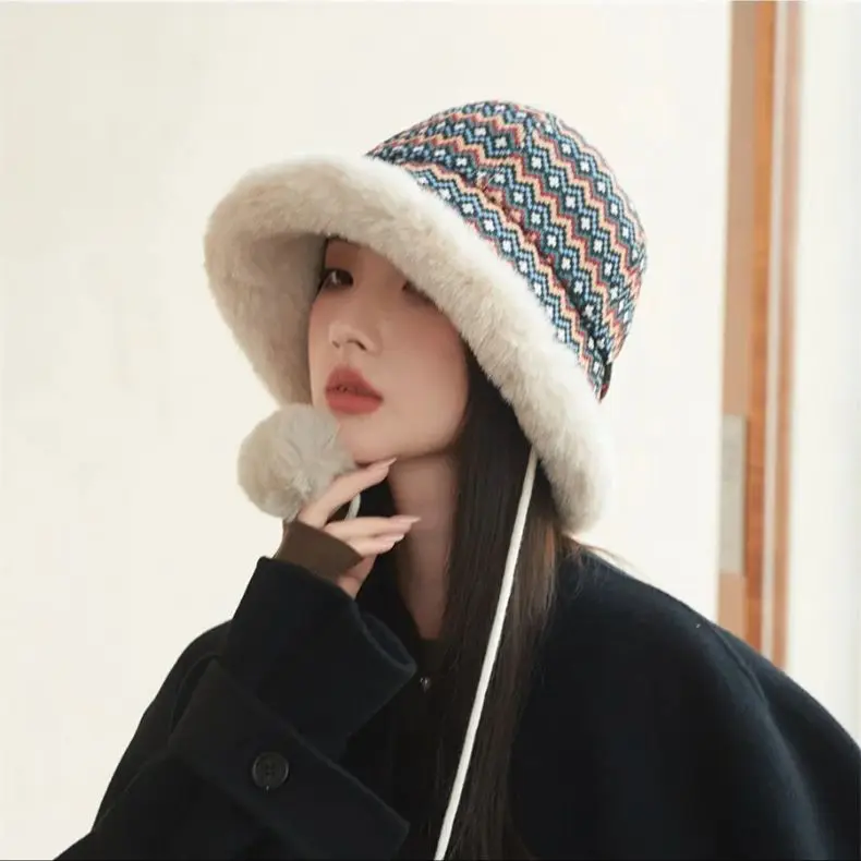 Флисовая рыболовная шапка с помпонами 56-58 см цвета в ассортименте