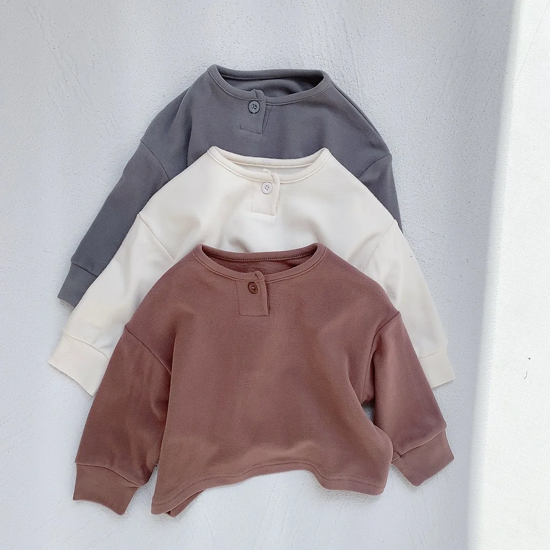 

Детская одежда, Корейская весенне-Осенняя детская рубашка, футболка для мальчиков и девочек, детские хлопковые повседневные однотонные Про...