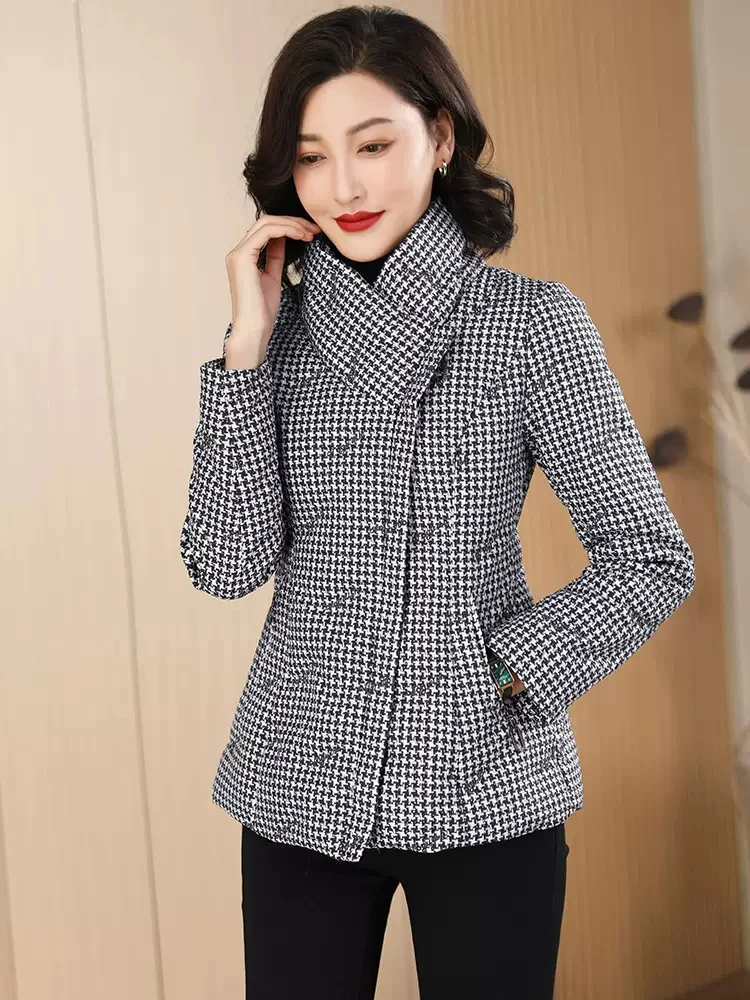 New Women Short Down Coat Winter Fashion Elegant Stand Collar Black White Plaid Lightweight Slim Warm White Duck Down Jacket