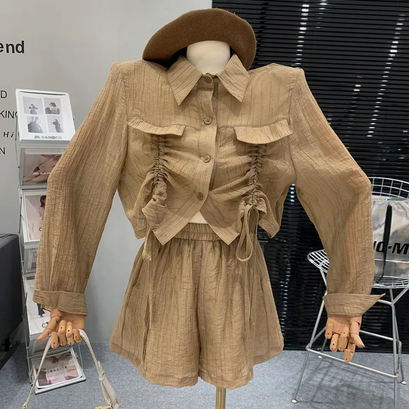 

Новинка, женская одежда, лето 2023, шорты с высокой талией и эластичным поясом + плиссированная рубашка с длинным рукавом, Солнцезащитный Топ, комплект из двух предметов