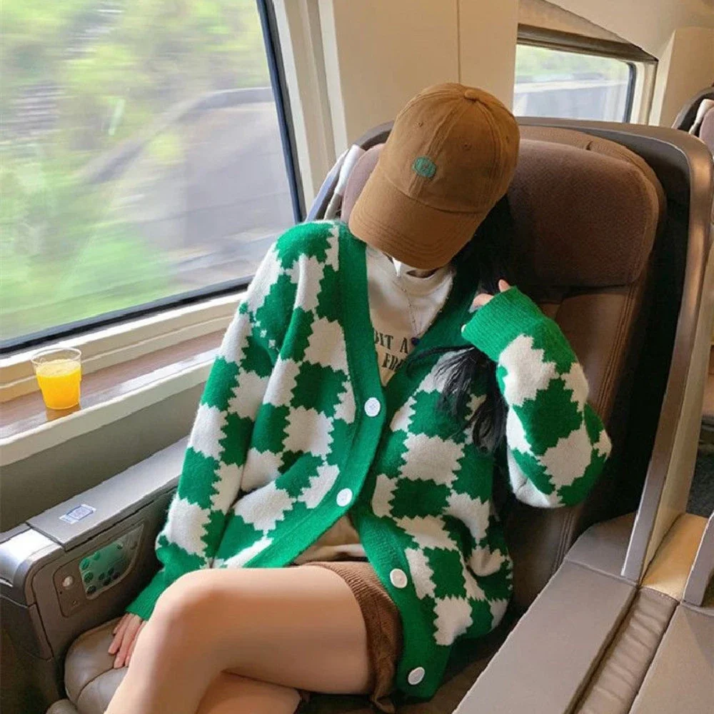 Женский трикотажный кардиган в клетку зеленый свитер с V-образным вырезом