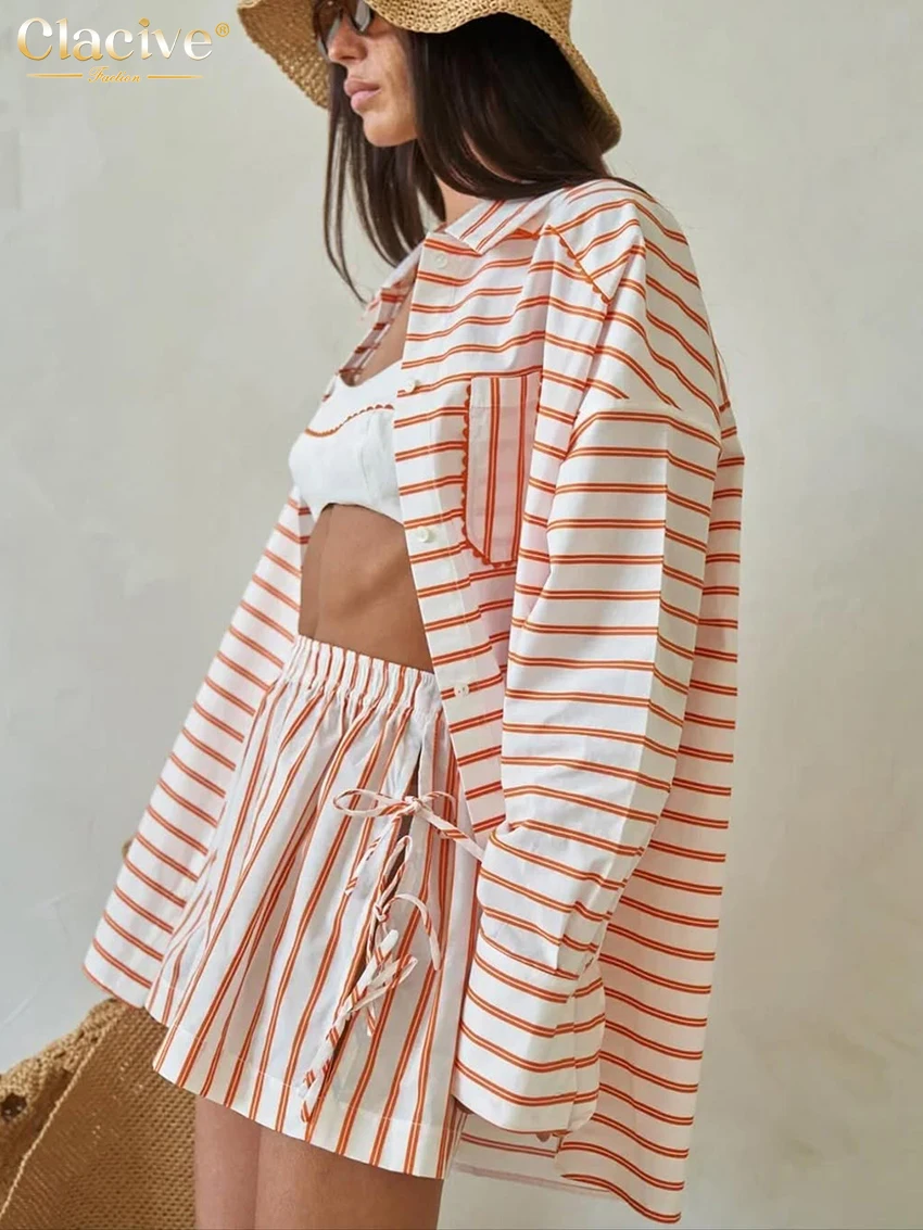 Фото Clacive Fashion Свободный комплект из 2 предметов в полоску с принтом для женщин 2026 Элегантная рубашка с длинным рукавом и шорты с высокой талией Комплект женской одежды №2
