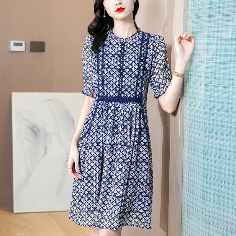 

2023 Spring/Summer New Short Sleeve Blue Lace Panel Printed Dress Women's O-Neck Loose Size Medium Length Slim Long Dress