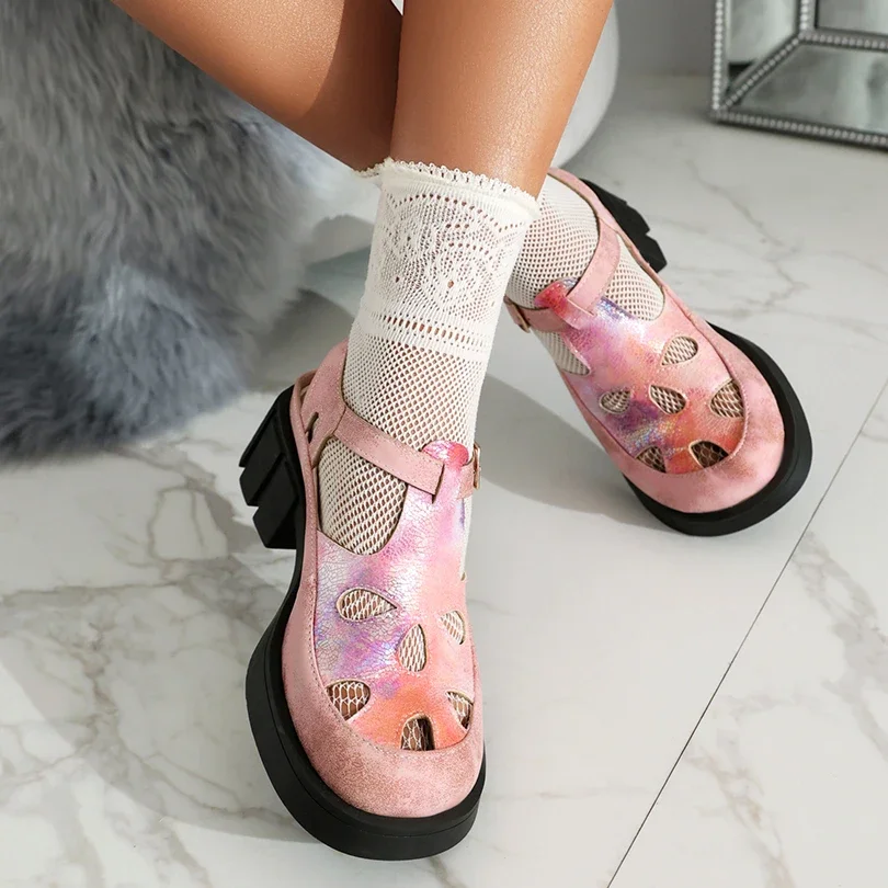 Разноцветная подошва из бисквита с полыми круглыми отверстиями повседневная