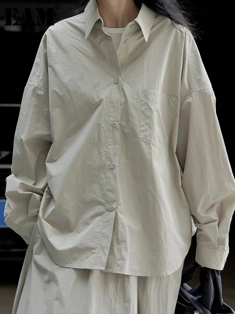 [EAM] Женская короткая повседневная блузка цвета хаки с карманами большого размера