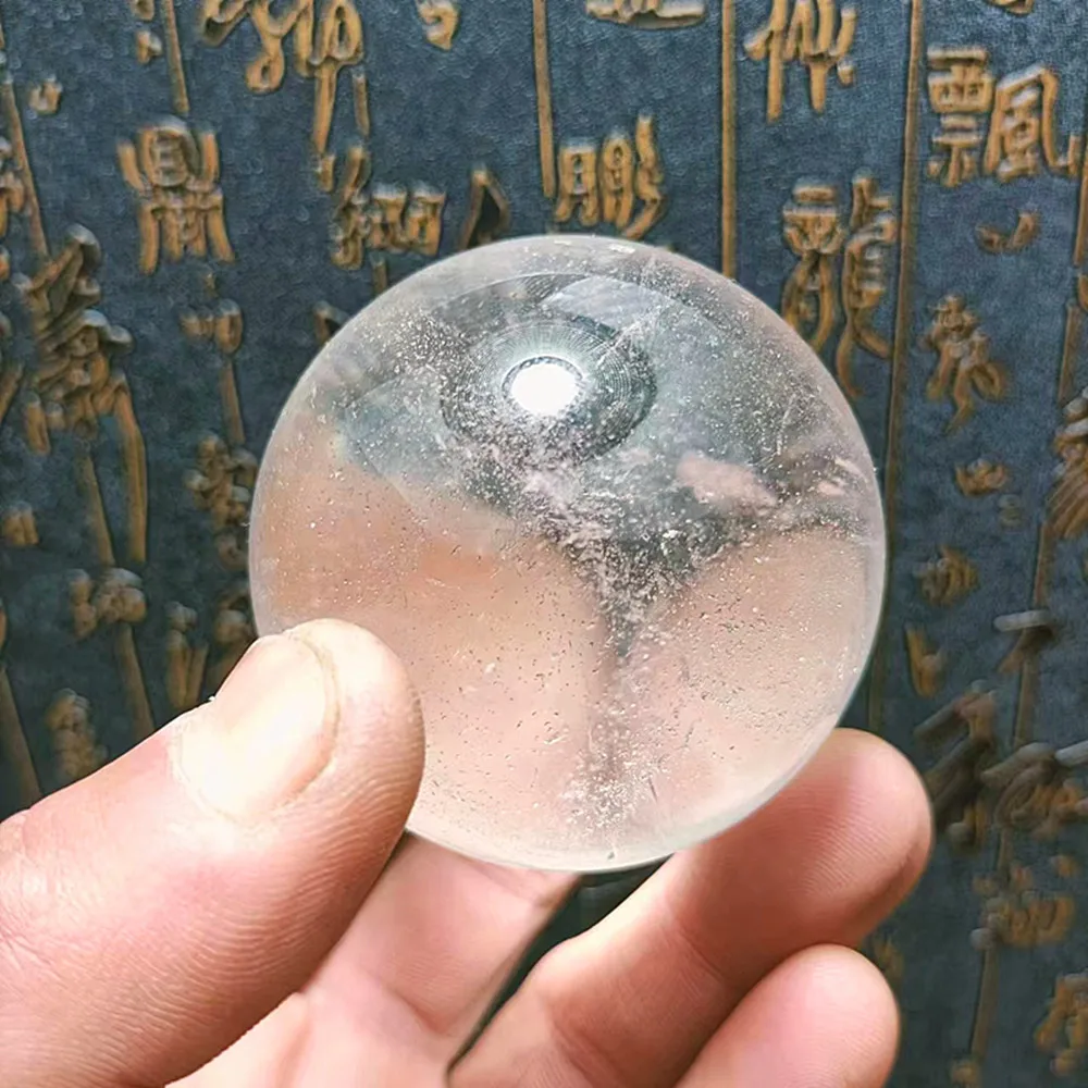 Белый хрустальный шар