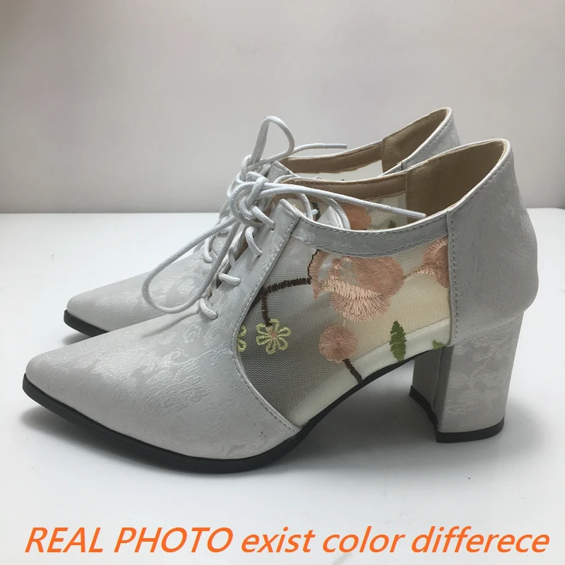 Женские туфли на квадратном каблуке 7 см с острым носком