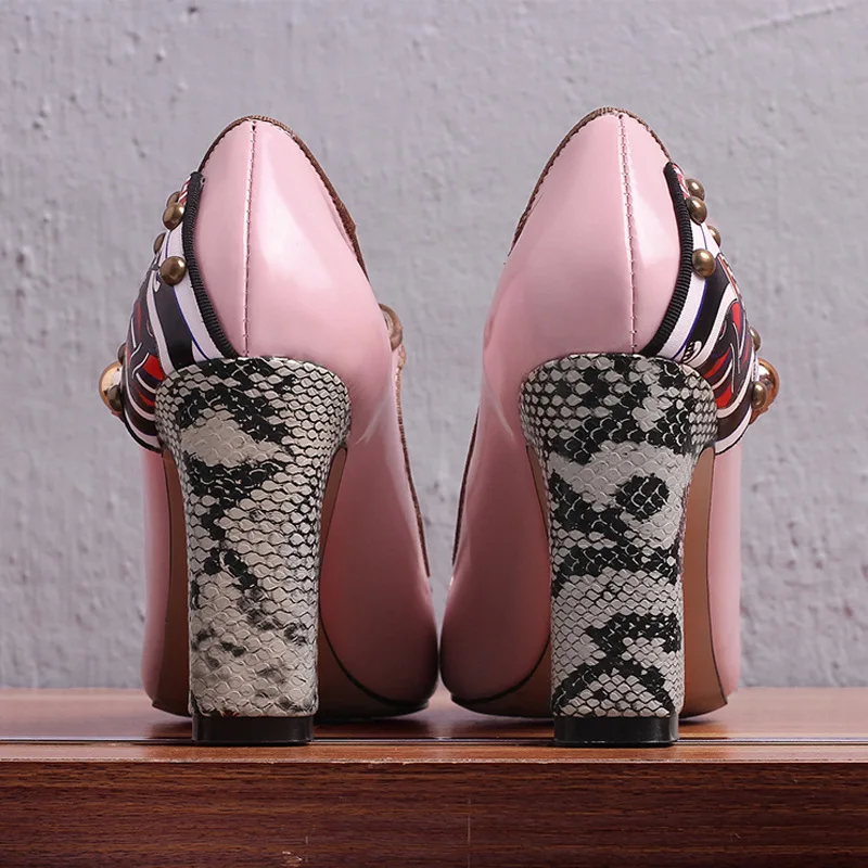 Туфли-лодочки женские из лакированной кожи с острым носком на толстом высоком