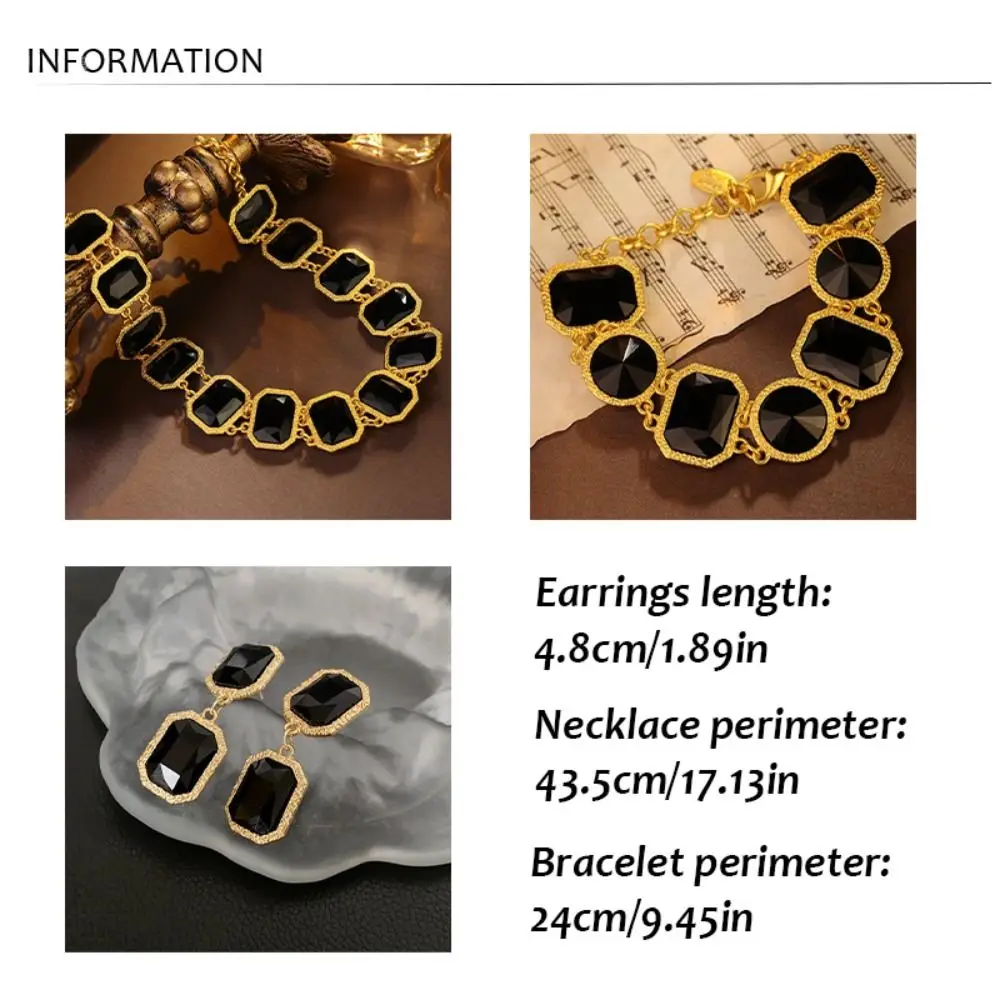 Комплект из колье и серёжек в винтажном стиле