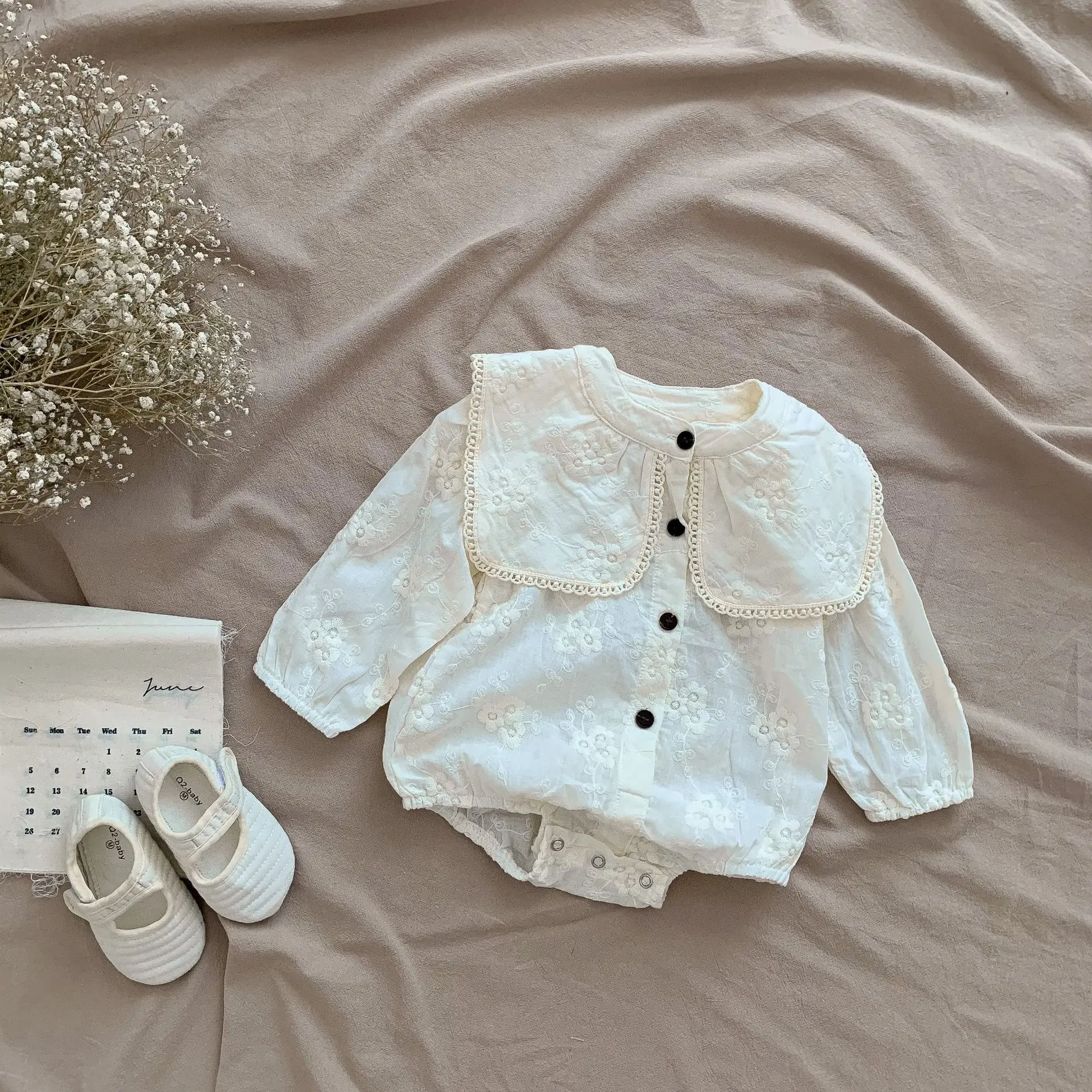 

Детское Кружевное боди с большими лацканами, осень 2022