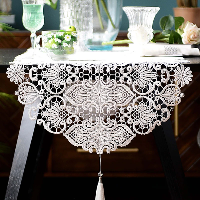 Настольная дорожка с белой вышивкой Европейский настольный флаг кружевное