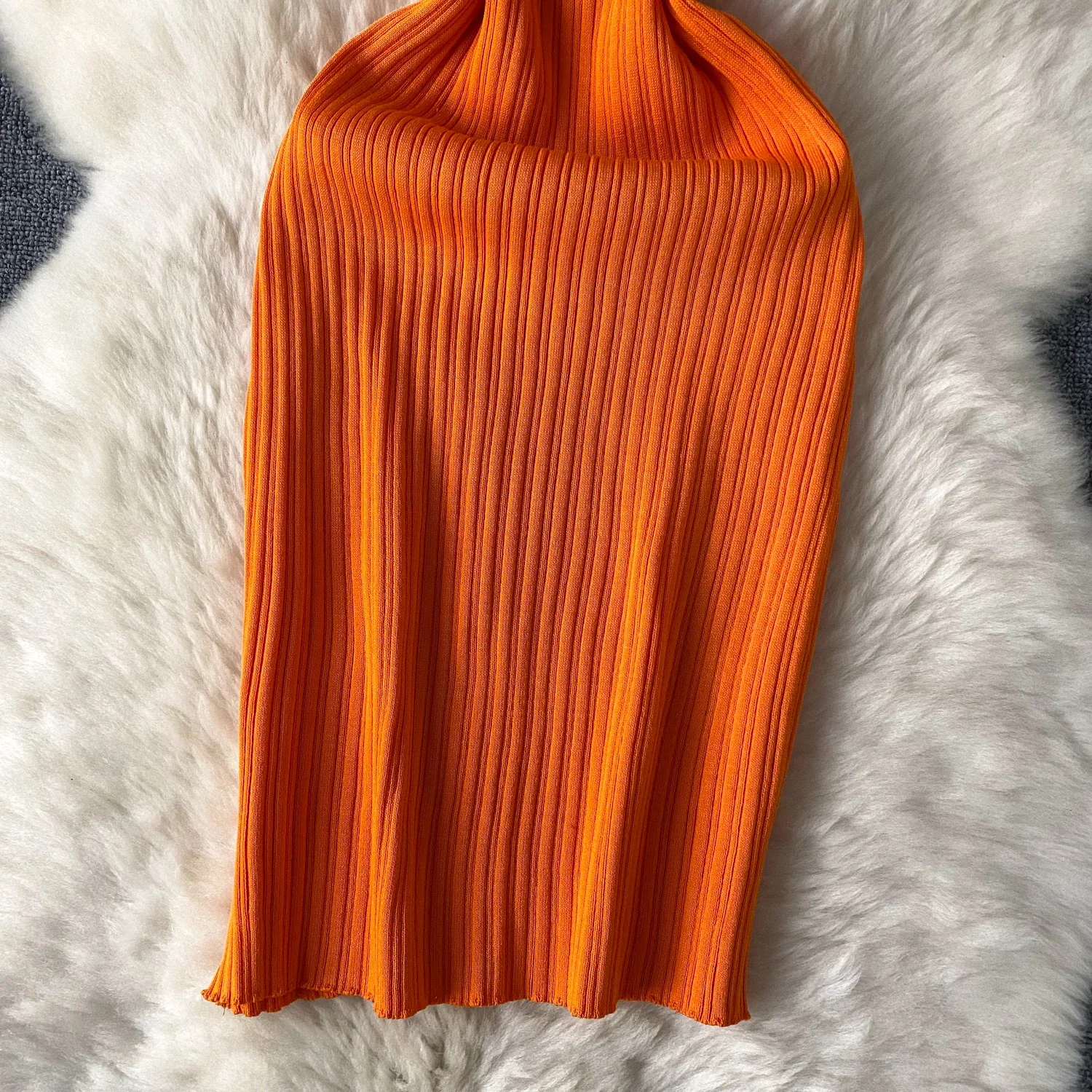 Летнее женское трикотажное платье без рукавов 2024 эластичное черное облегающее