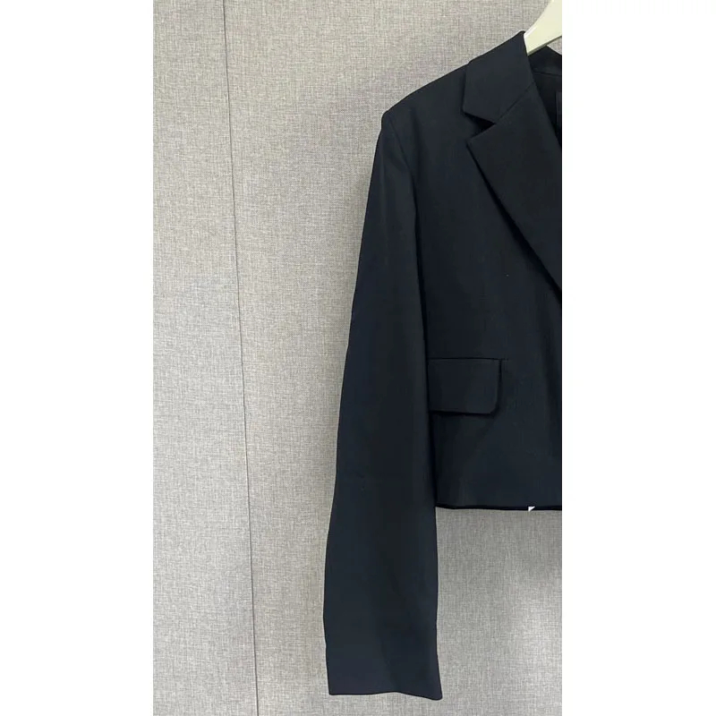 

2023 Early Autumn New Loose Short Coat / A-line Skirt Women