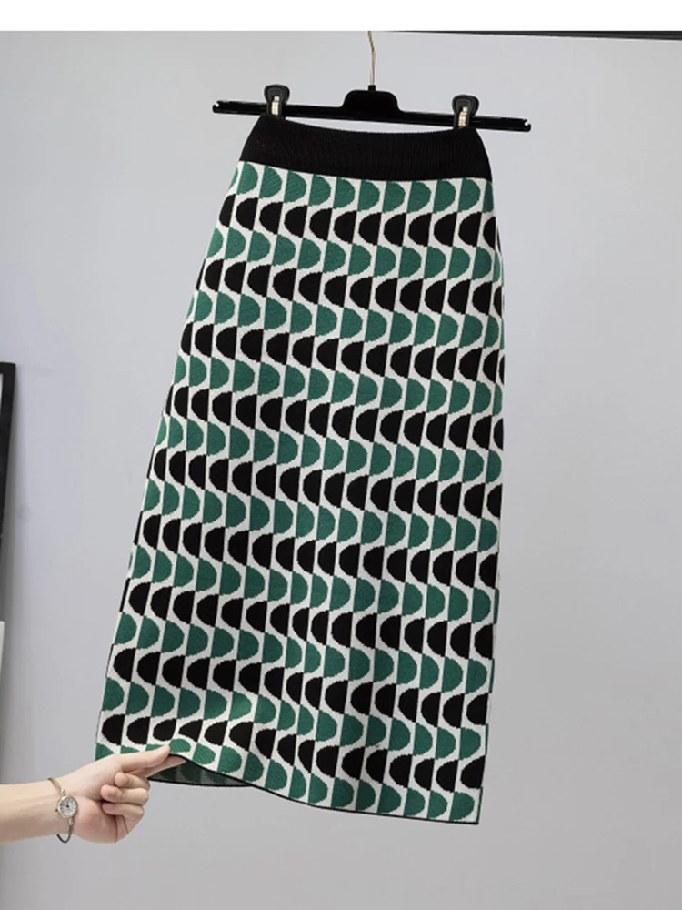 

Autumn Winter Semicircle Knitted Skirt Women's Black White Striped High Waist Mid-Length Straight Hip Skirt Knitted Skirts GD725