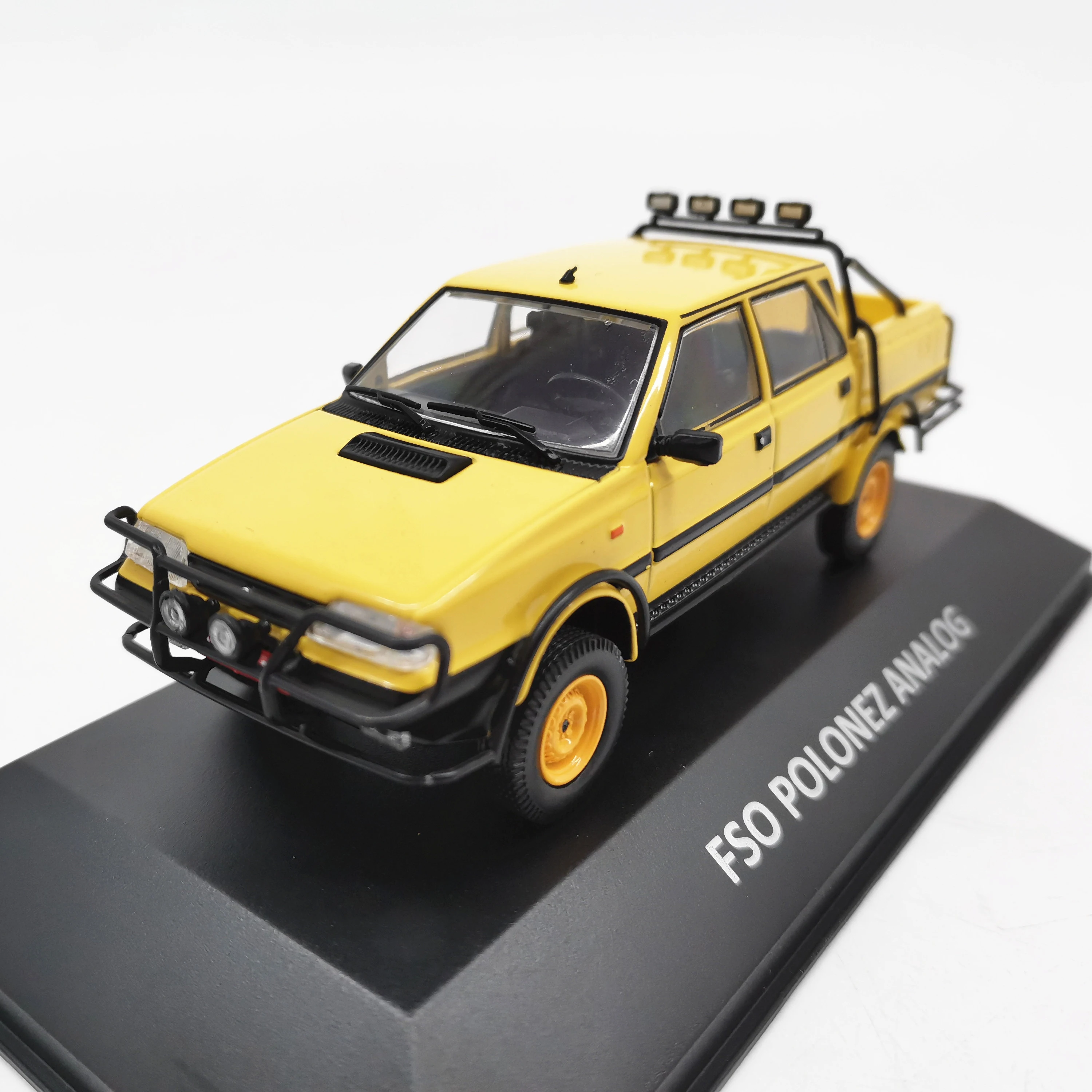 

Diecast 1/43 Scale POLONEZ Alloy Car Model FSO POLONEZ ANALOG Classic Nostalgic Car Model Collectible Toy Gift