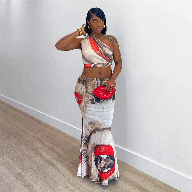 

Women's Fashion Oblique Shoulder Large Red Lip Pattern Long Dress Set