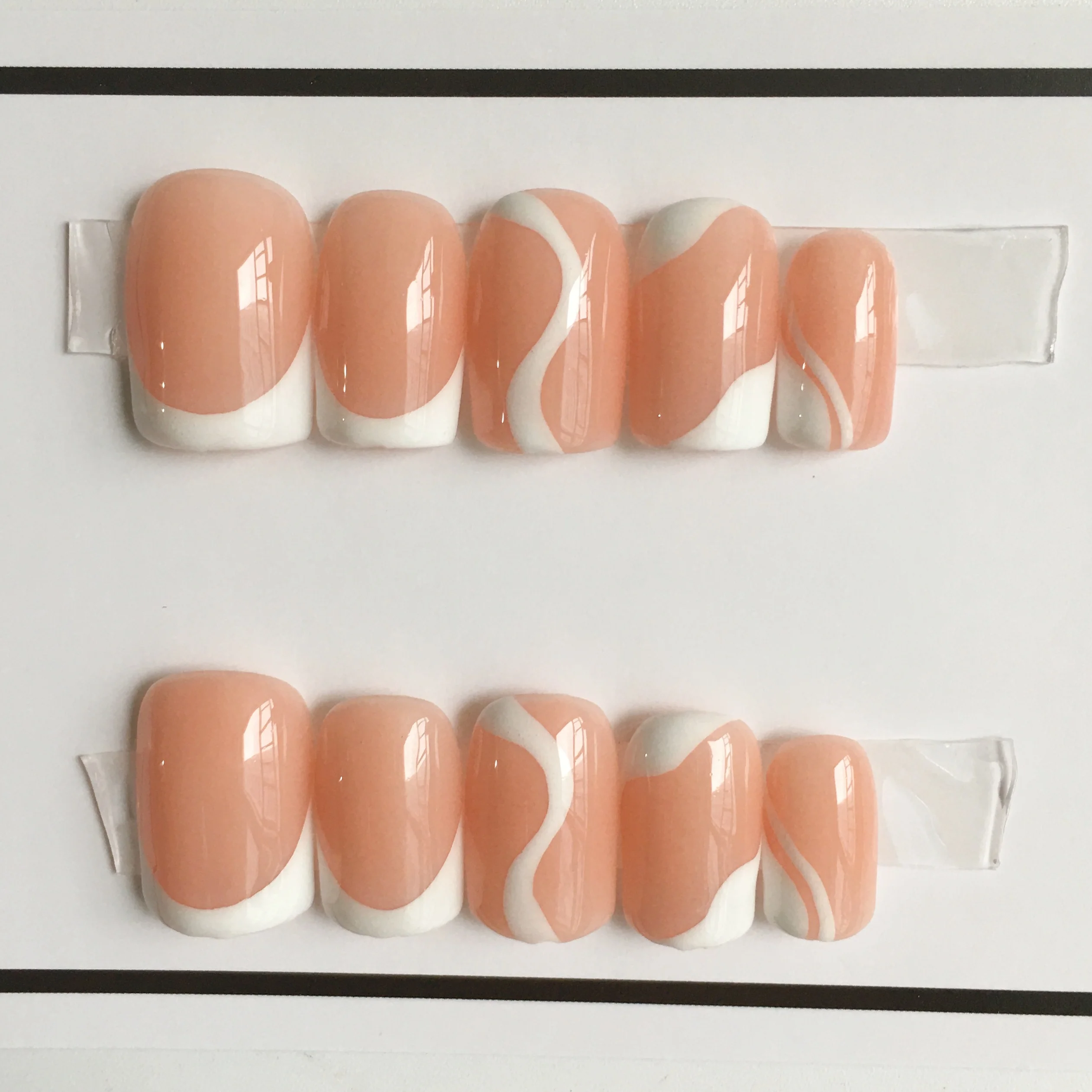 Короткие квадратные накладные ногти с ручной росписью работы роскошные