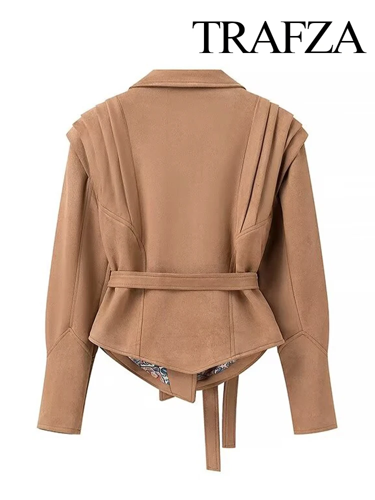 Женская замшевая куртка с карманами и поясом на осень зиму