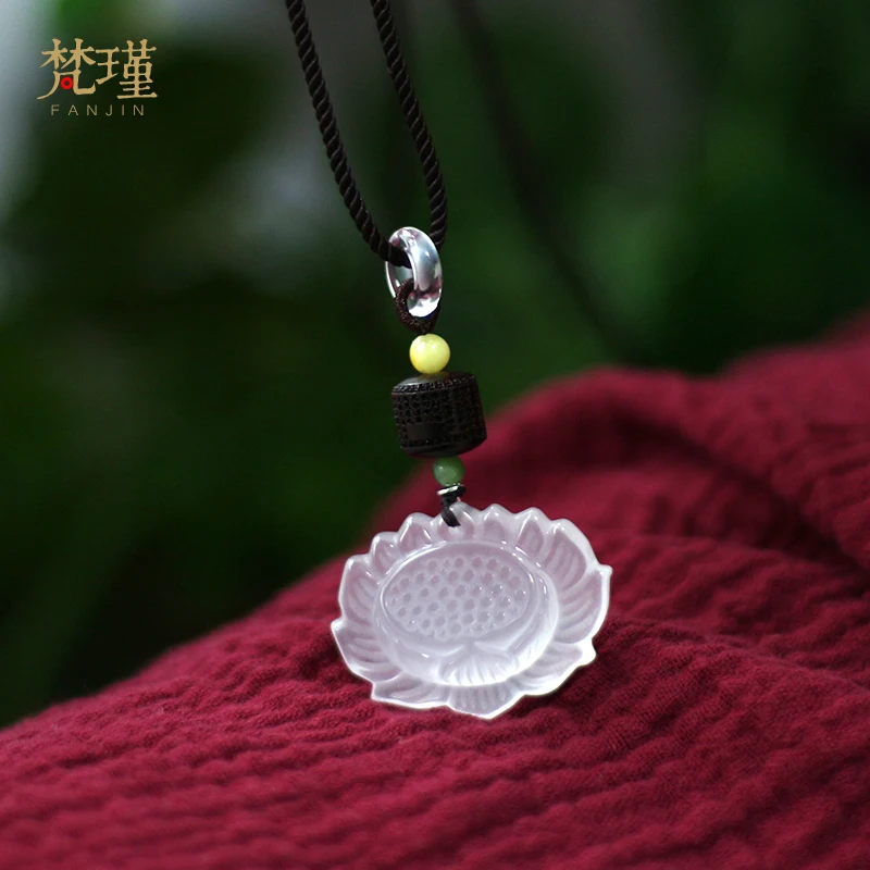 

Natural white crystal pendant peace buckle Lotus without any luck key pendants life pendant men and women