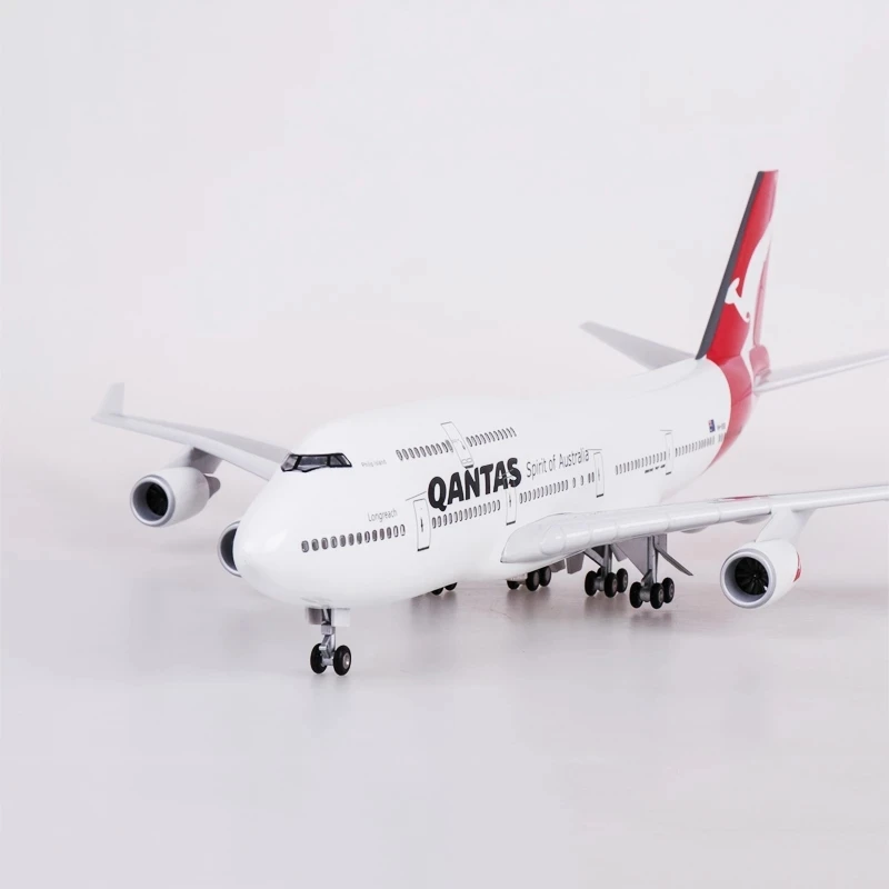 Модель самолета QANTAS Boeing 747 1/150