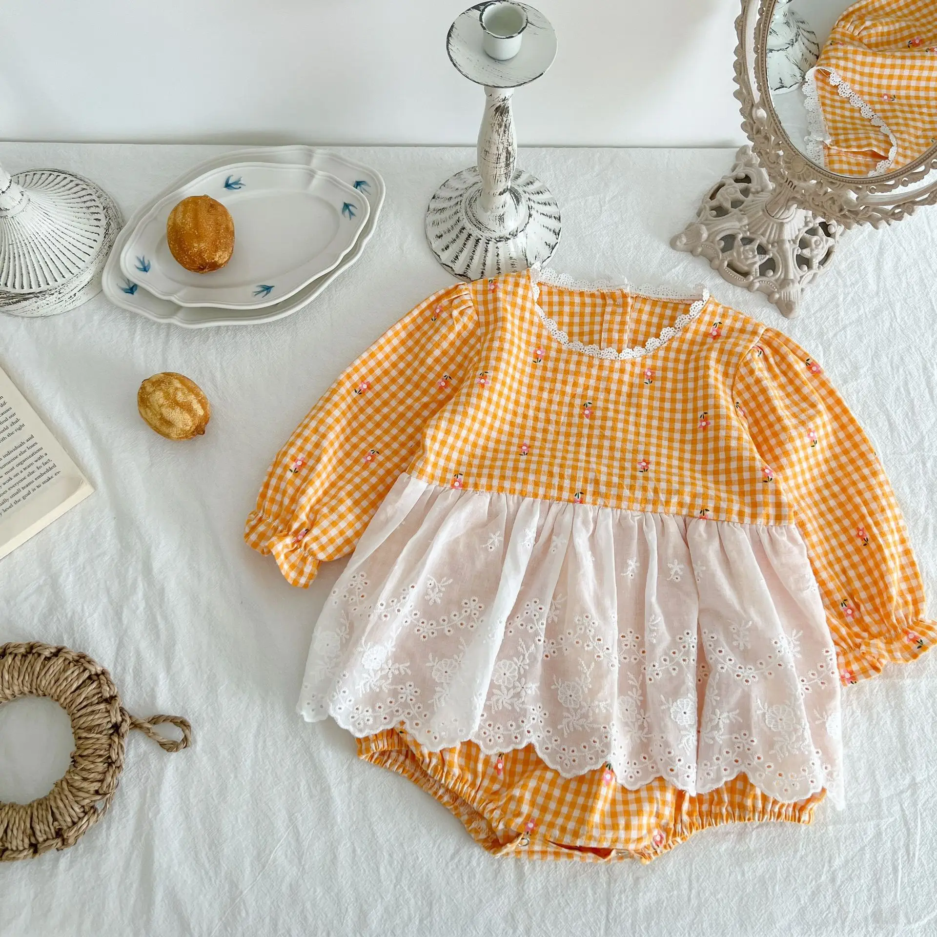 

Детский хлопковый комбинезон с длинными рукавами и кружевным воротником