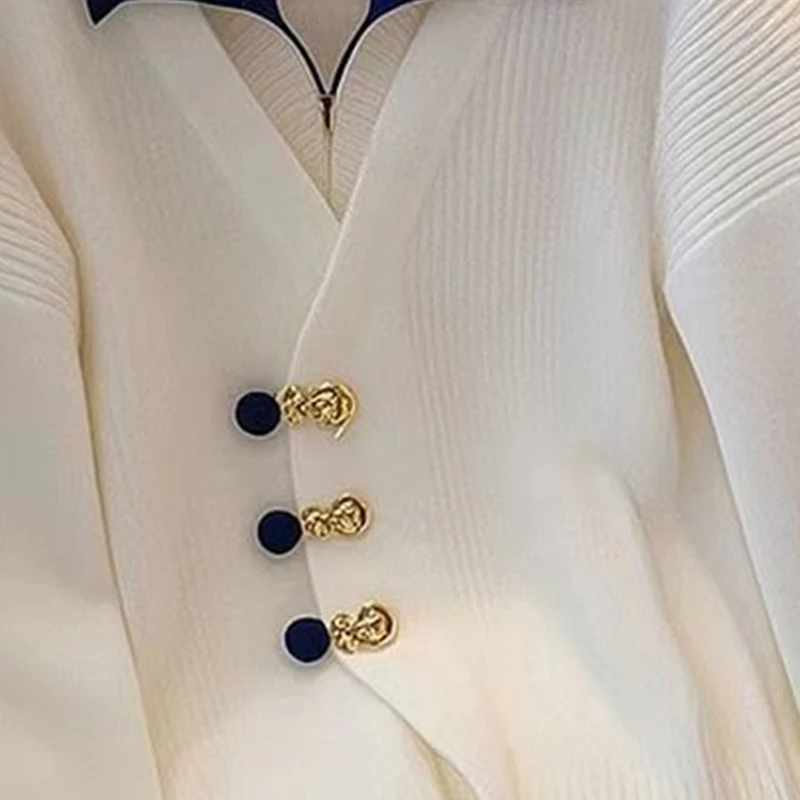 Женский однотонный свитер