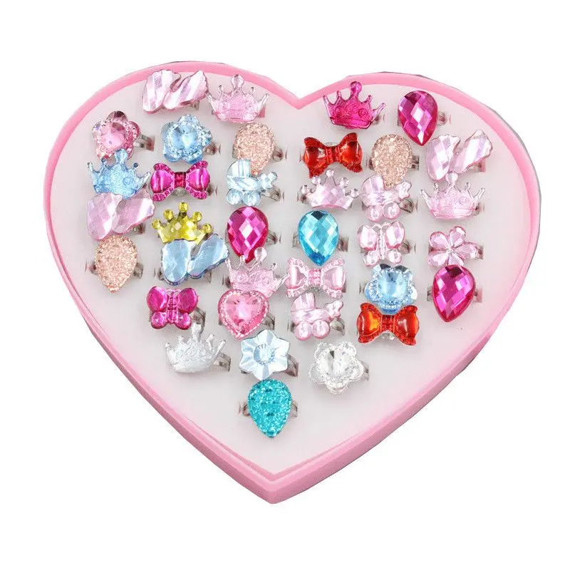 Пластмассовое кольцо сердечко детское. Сердечки колечки девочка милашка. Набор украшений для детского кольца. Набор колечек для девочки. Сердечки колечки девочка милашка.