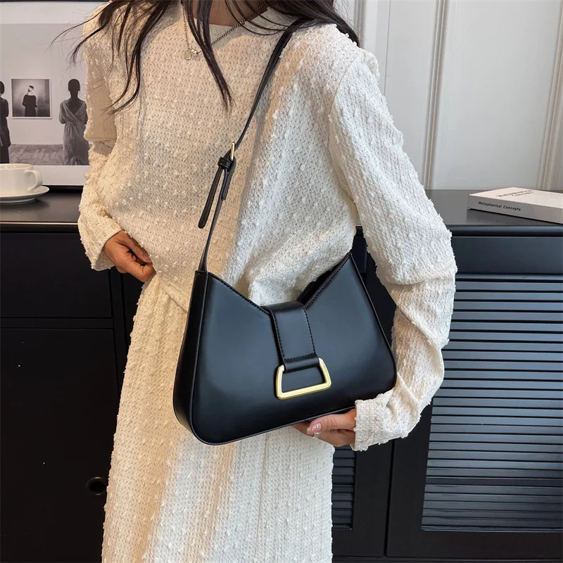 This year's popular bag women's new 2023 high-end sense of popular explosive one-shoulder armpit bag foreign style versatile sh