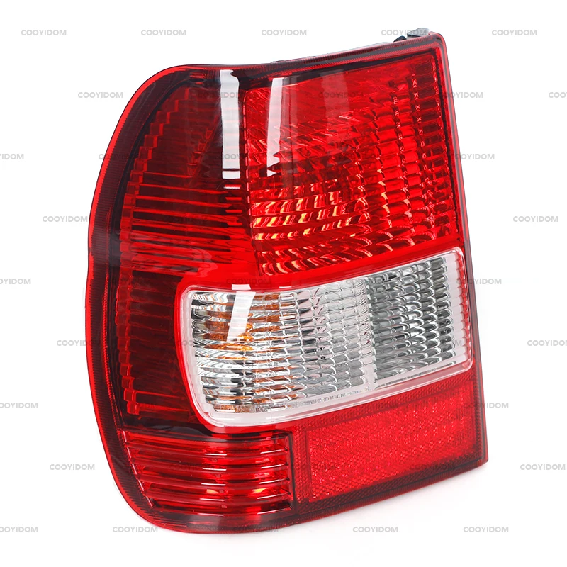 Стоп-сигнал задний автомобильный для Mitsubishi Pajero Montero IO MINI 1998-2007 MR535073 MR535074